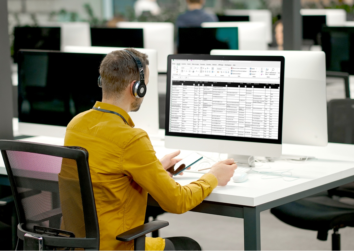 Gérer son fichier clients sur tableur - Couverture (c) PlaceIt 1