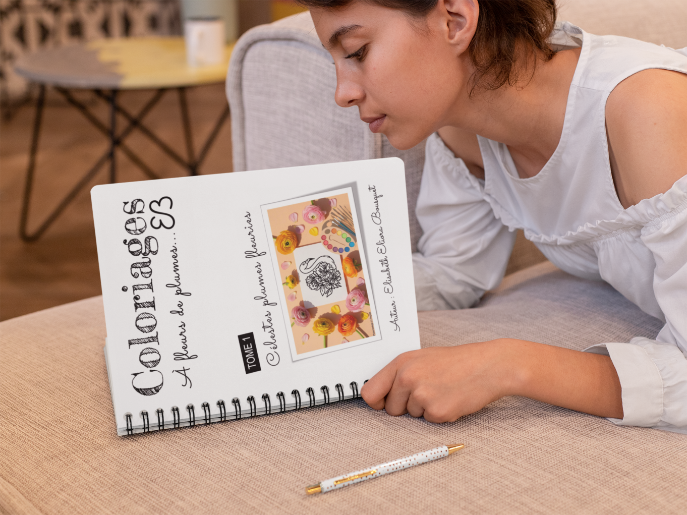 Visuel 2 présentant l'album de coloriages Célestes plumes fleuries d'Eliora Bousquet