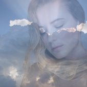 &laquo; Le c&oelig;ur dans les nuages &raquo; - Double exposition (c) Eliora Bousquet d'apr&egrave;s photos libres de droits pothos et pngtree (141) 